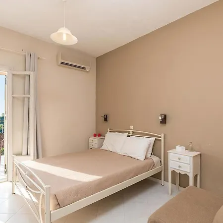 Cozy Studio Escape With Swimming Pool On Beach